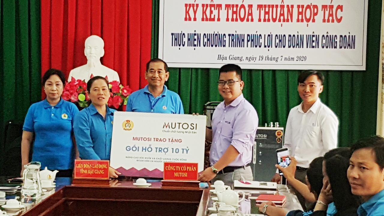 MUTOSI trao tặng gói hỗ trợ 10 Tỷ đồng đến Chương trình phúc lợi cho đoàn viên công đoàn tỉnh Hậu Giang MUTOSI trao tặng gói hỗ trợ 10 Tỷ đồng đến Chương trình phúc lợi cho đoàn viên công đoàn tỉnh Hậu Giang